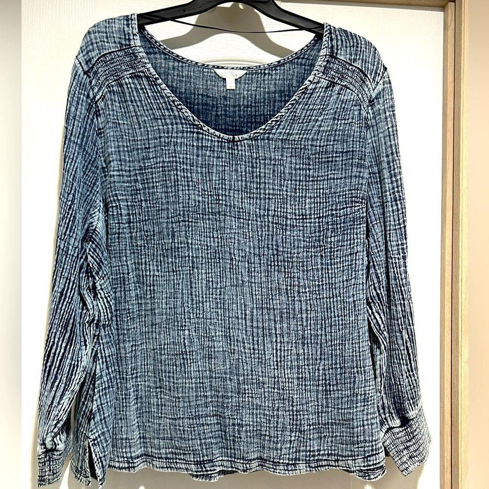 🆕Terra & Sky Women’s Plus Sized Denim style Blouse